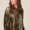 Blusa in raso fantasia con volant