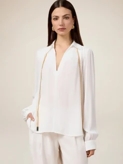 Blusa in tessuto crêpe con catena