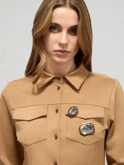 Camicia con spille