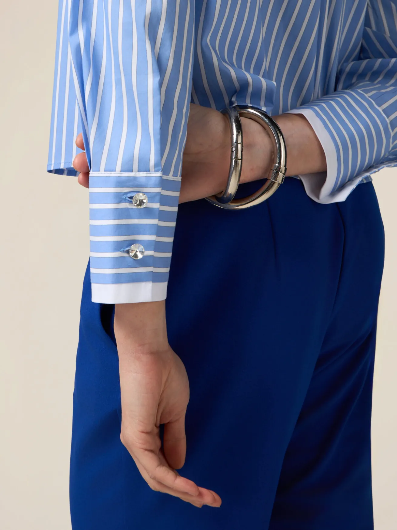 Camicia cropped a righe