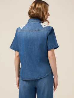 Camicia denim con ricamo floreale