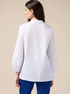 Camicia in popeline con ricami floreali