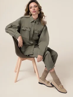 Camicia oversize con applicazioni