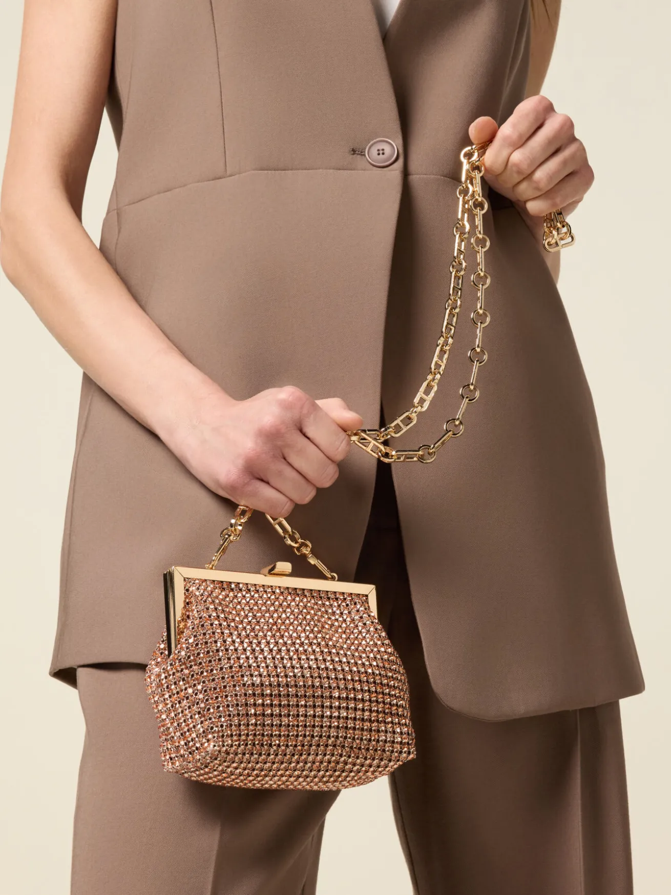 Clutch con cristalli e chiusura a scatto