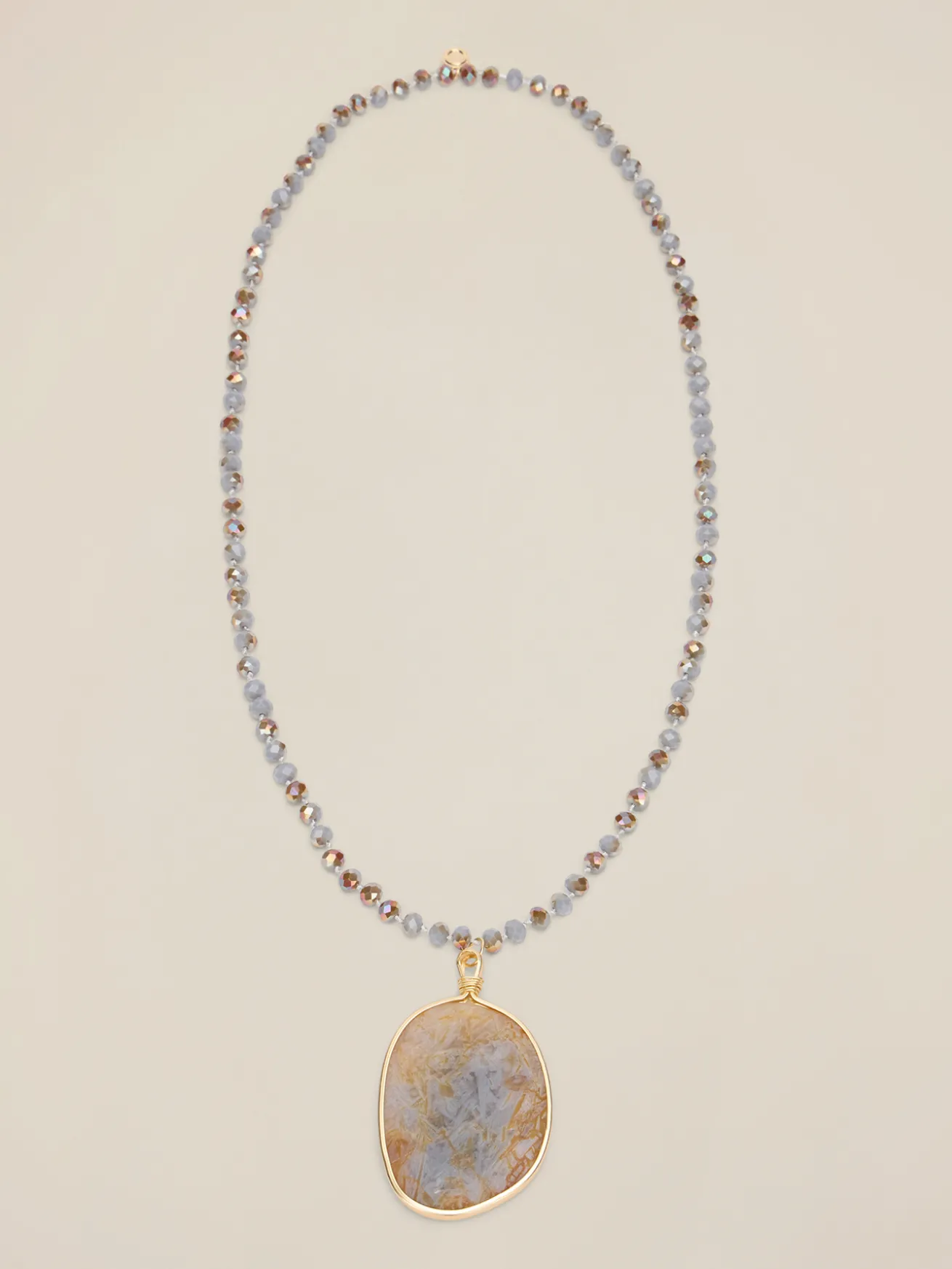 Collana lunga con ciondolo