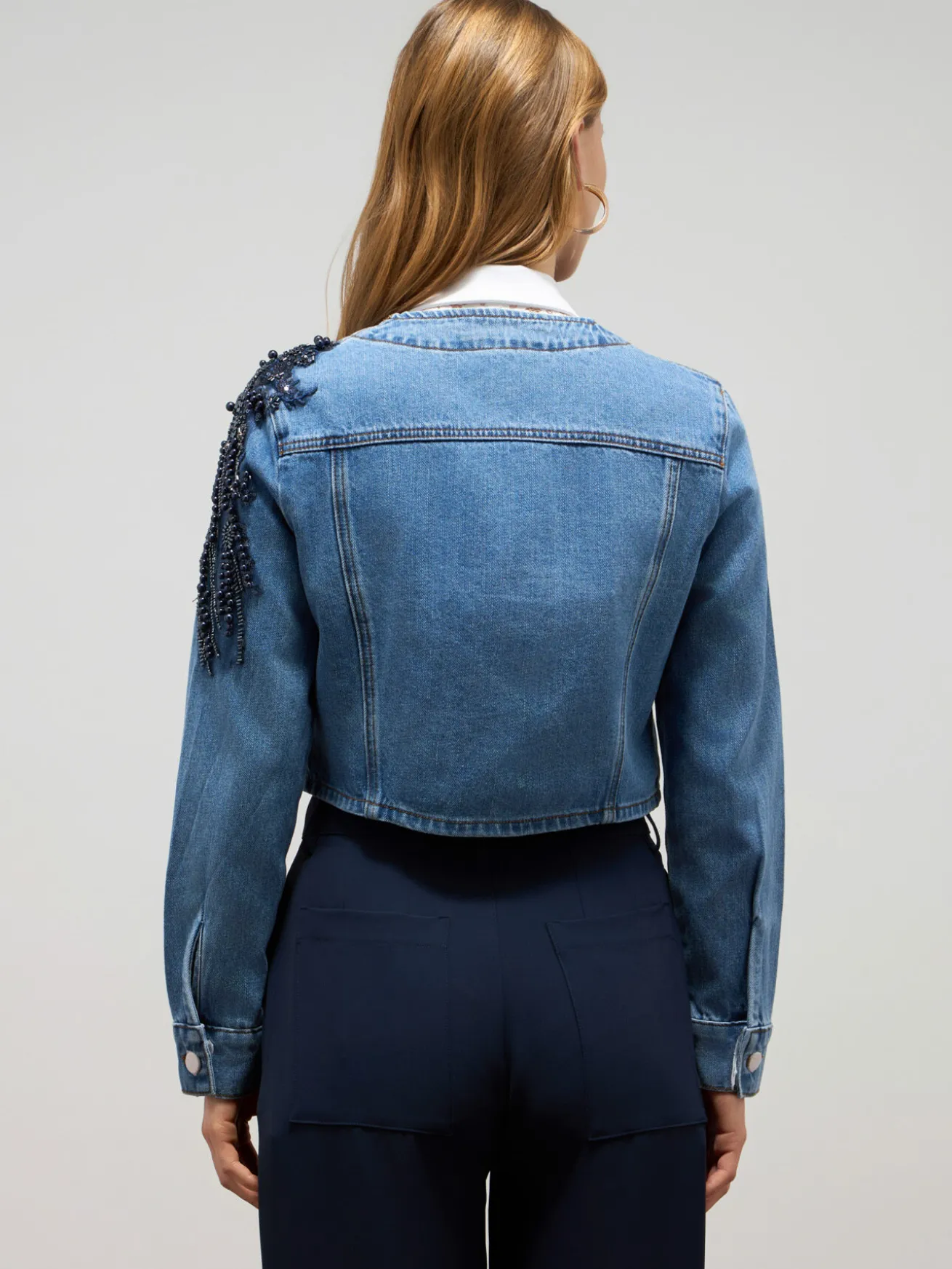 Giubbotto in denim con applicazioni