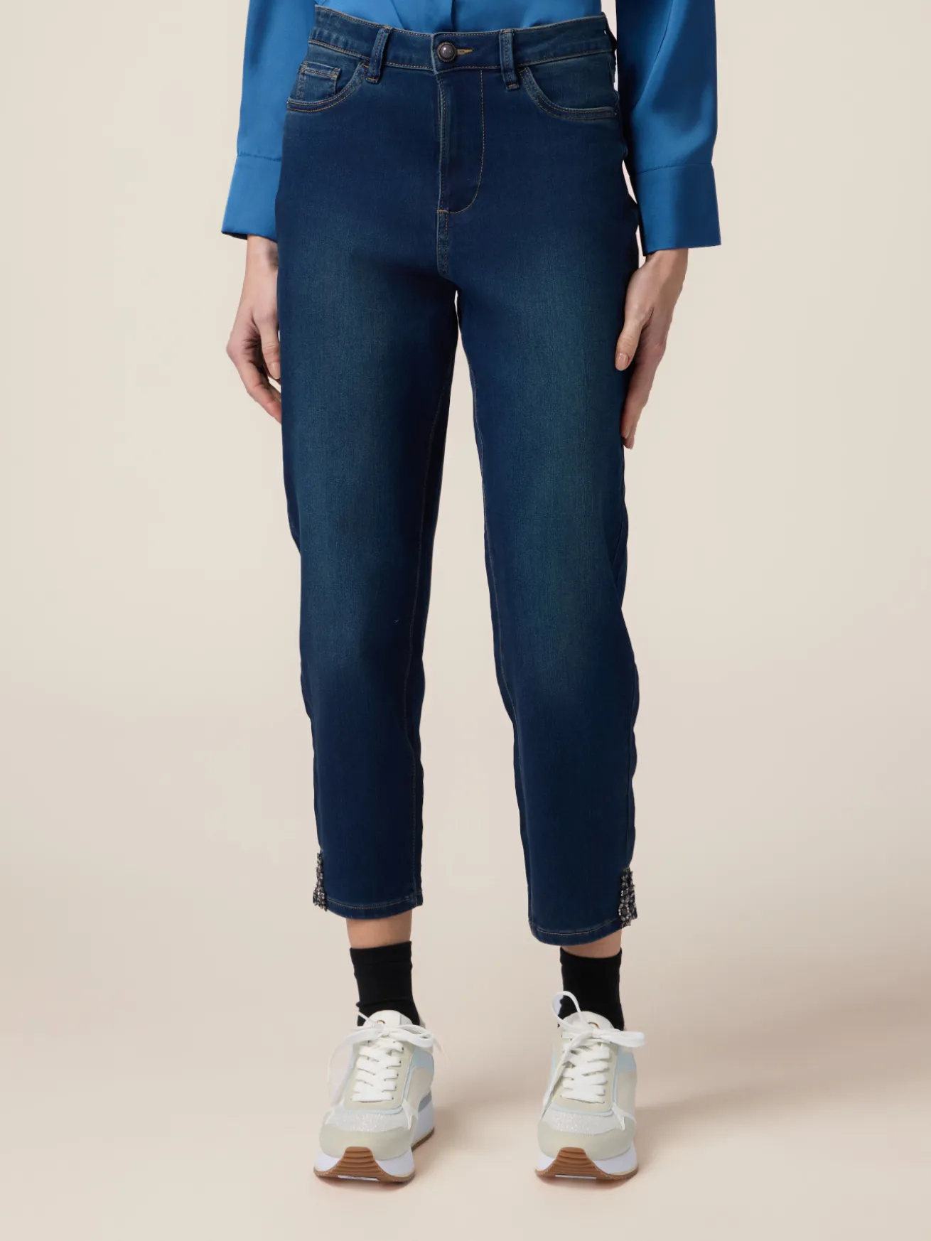 Jeans boyslim con dettagli gioiello