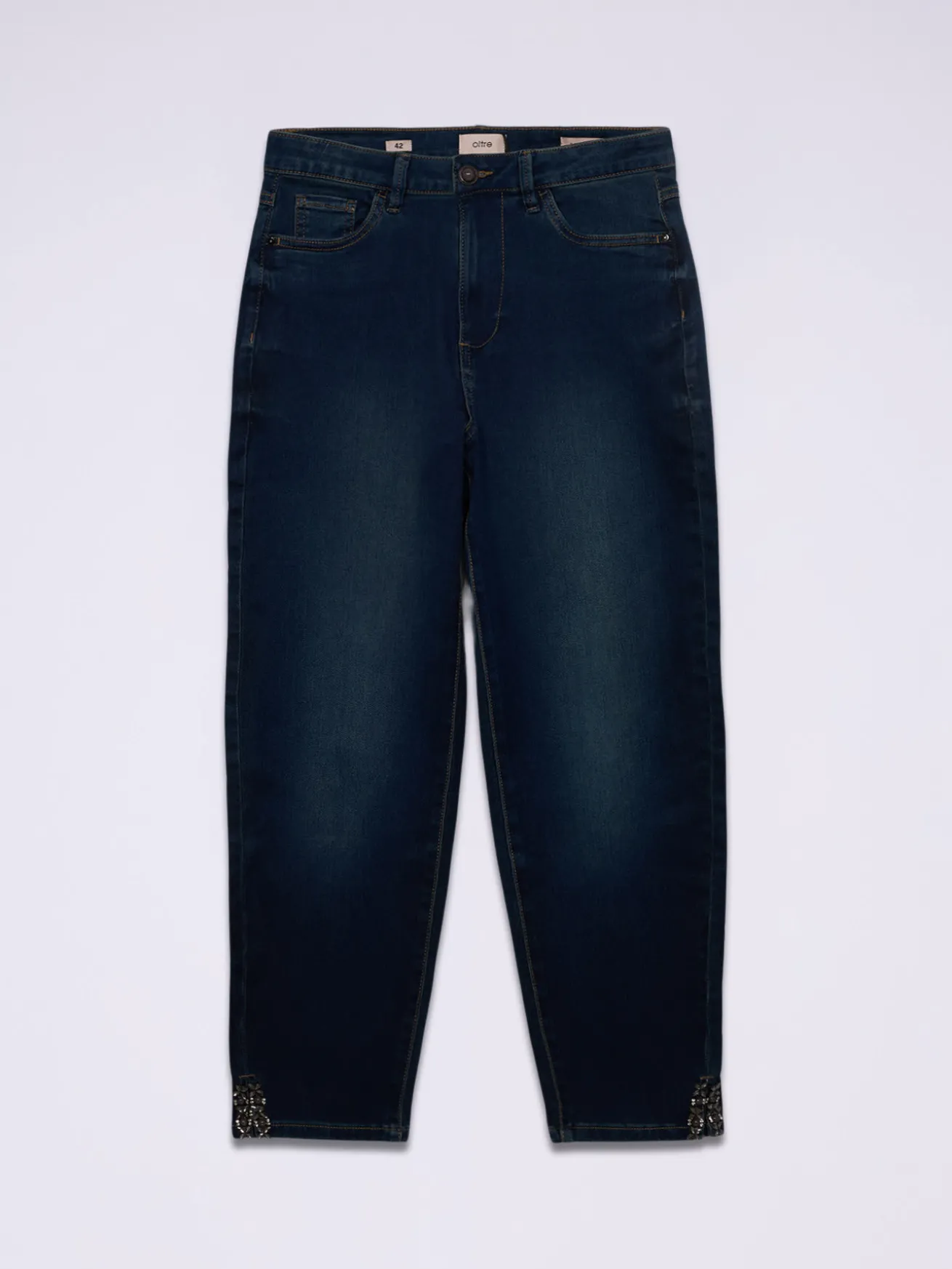 Jeans boyslim con dettagli gioiello