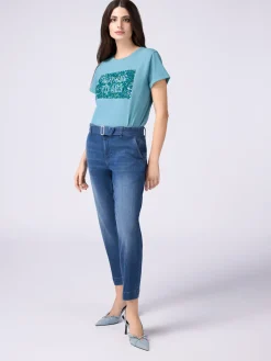 Jeans chino con cintura e fibbia gioiello