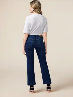Jeans kick flare con fibbie metalliche