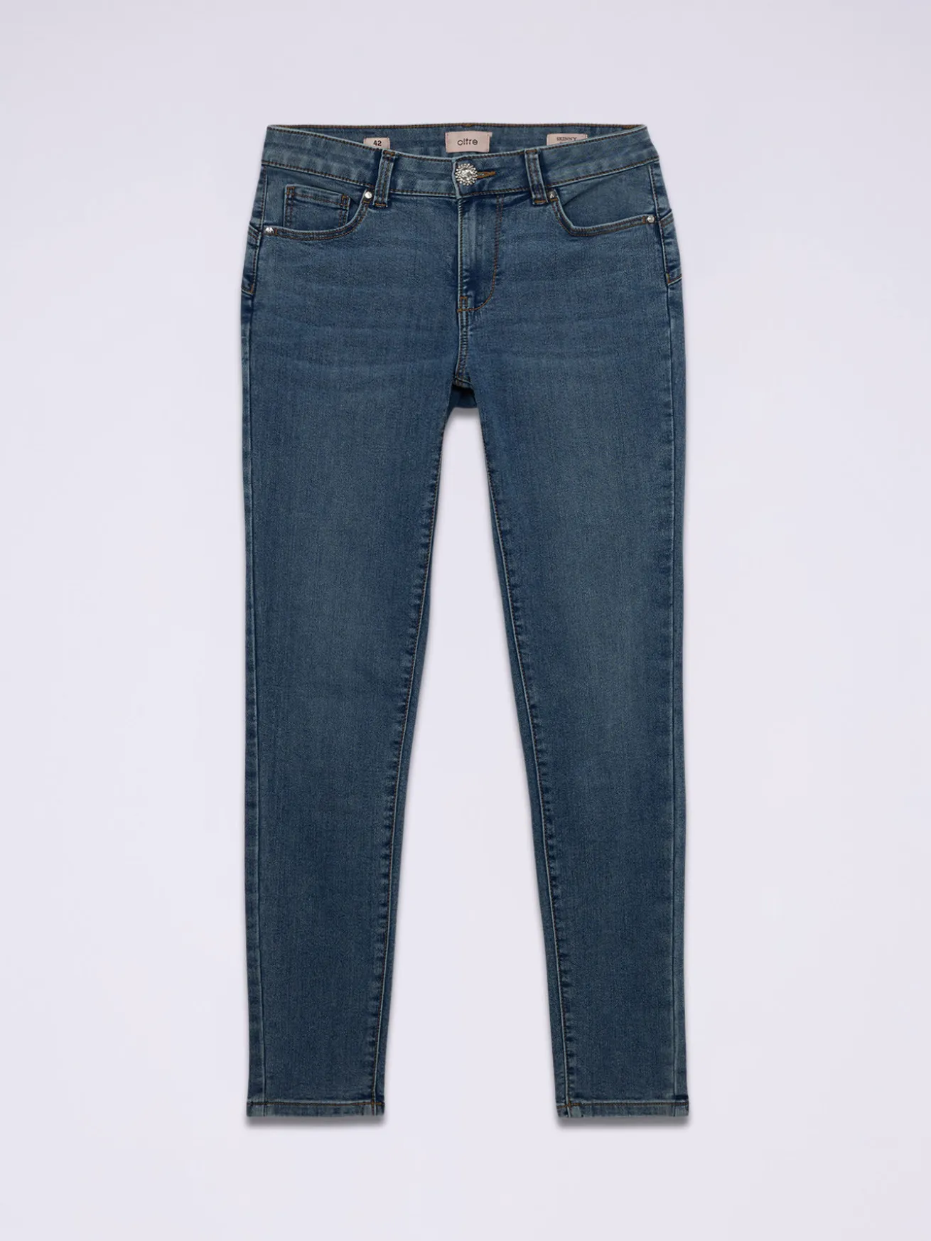 Jeans skinny con bottone gioiello