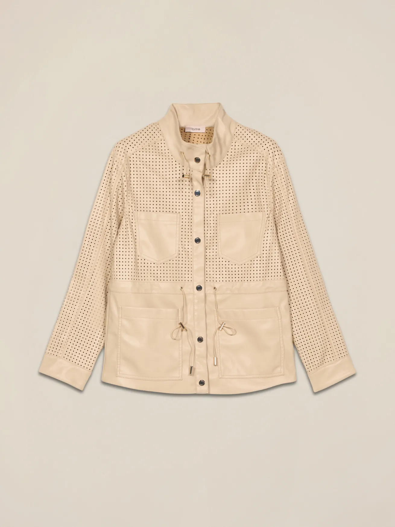 Parka corto con parti laserate