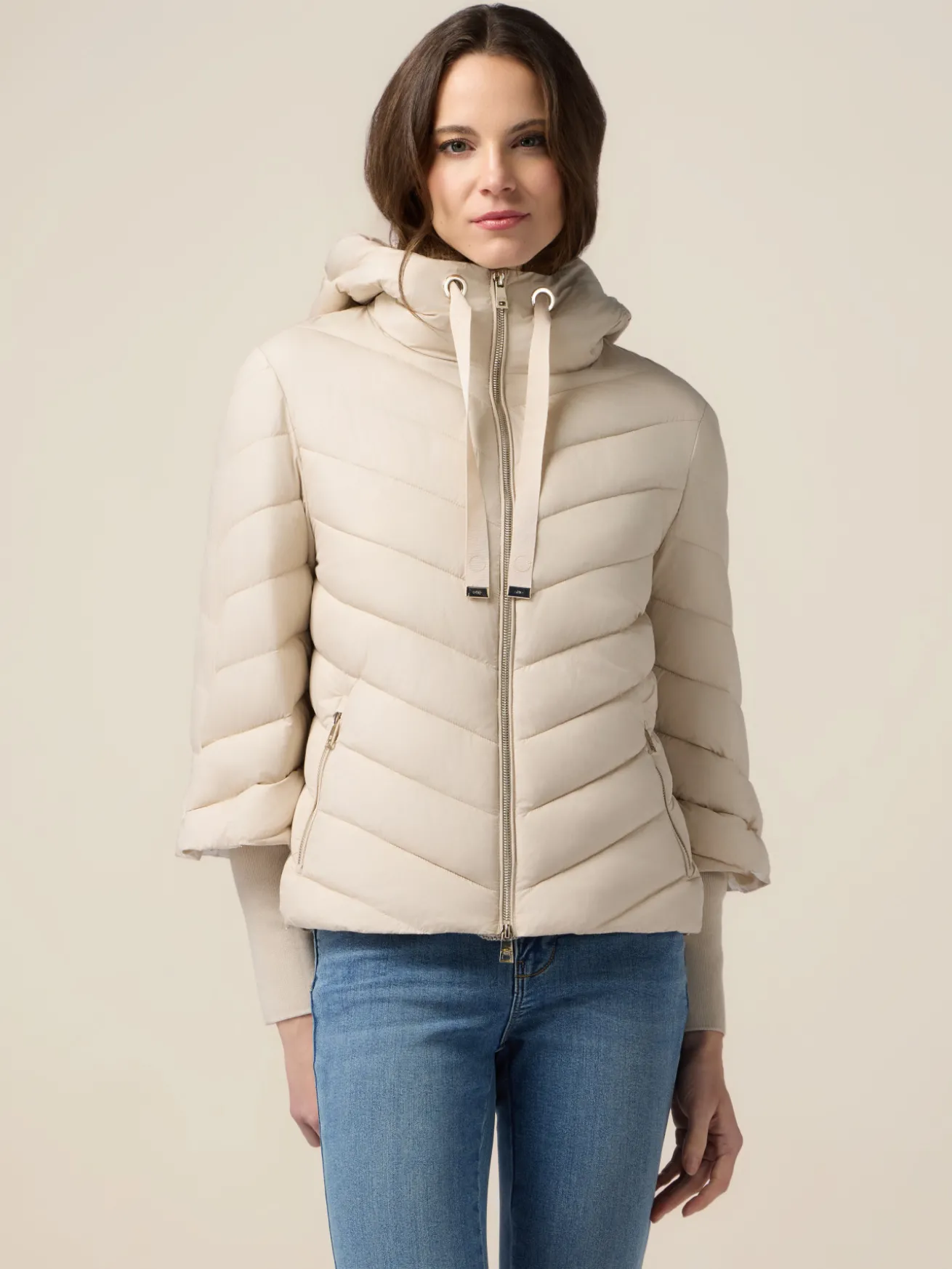 Piumino lightweight con cappuccio e polsini