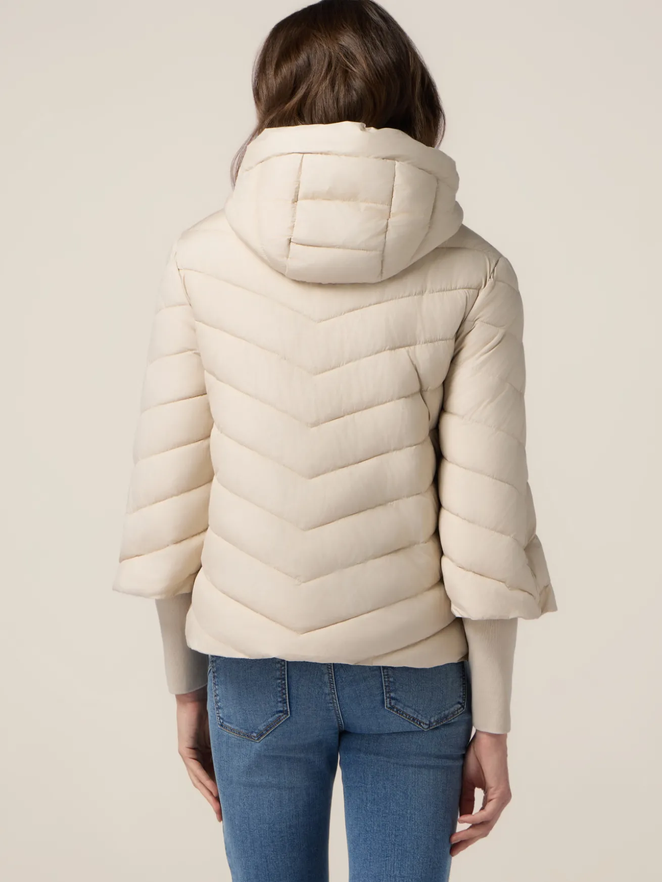 Piumino lightweight con cappuccio e polsini