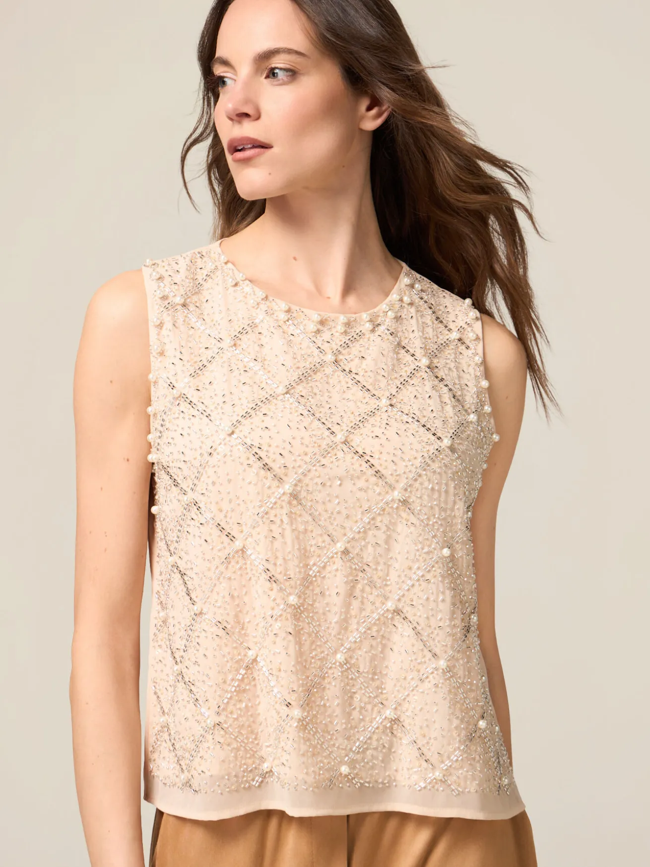 Top in georgette con applicazioni
