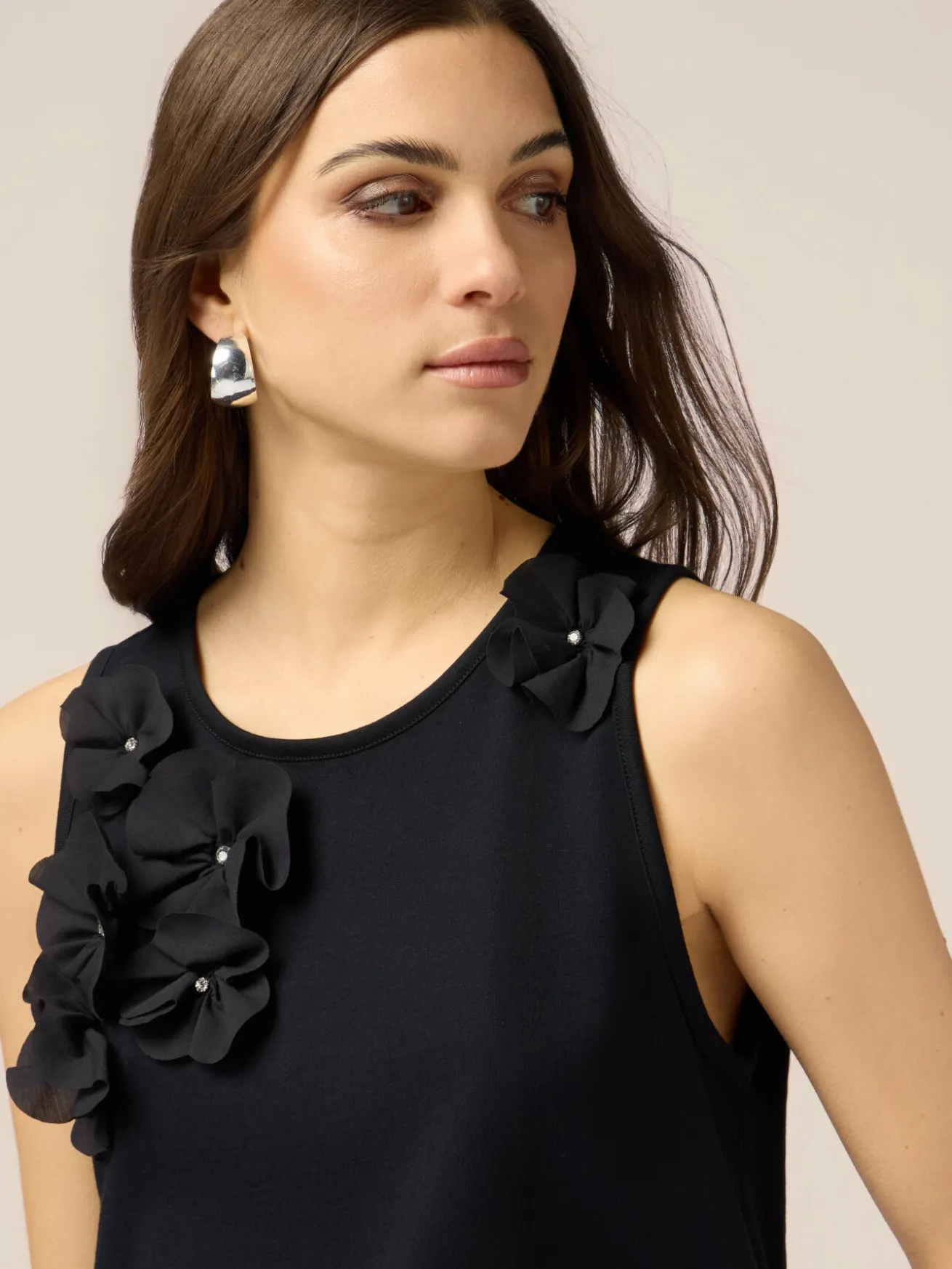 Top in jersey con applicazioni floreali