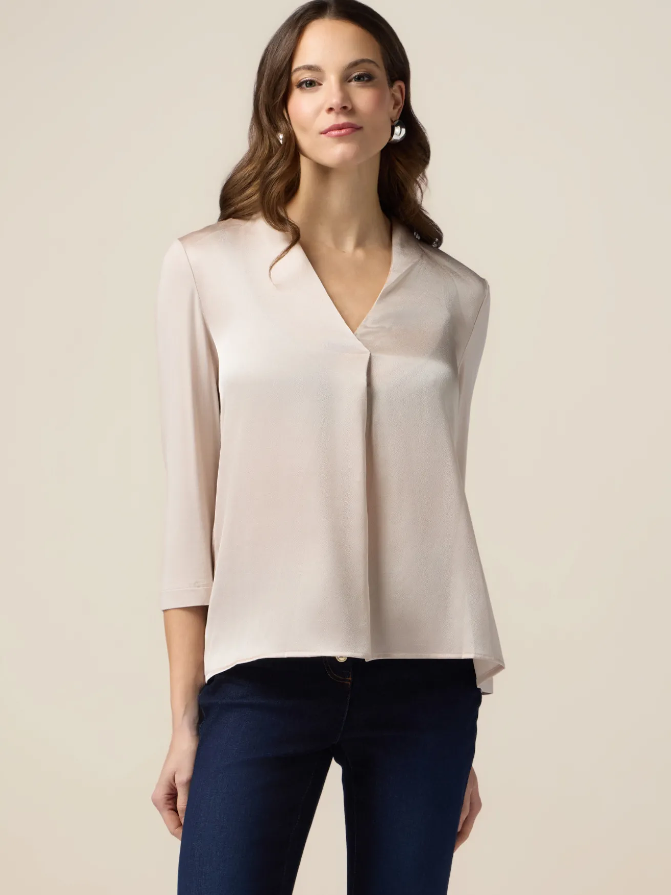 T-shirt bimaterica con scollo a V