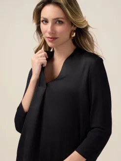 T-shirt bimaterica con scollo a V