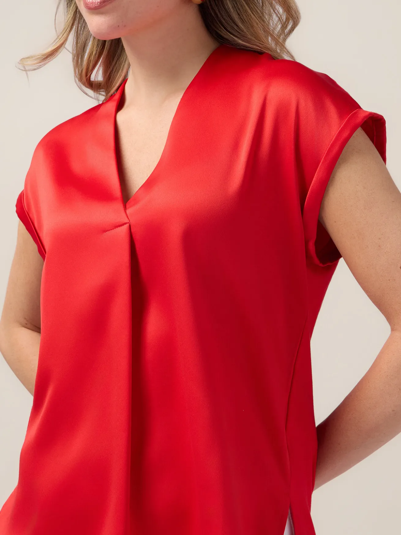 T-shirt bimaterica scollo a V