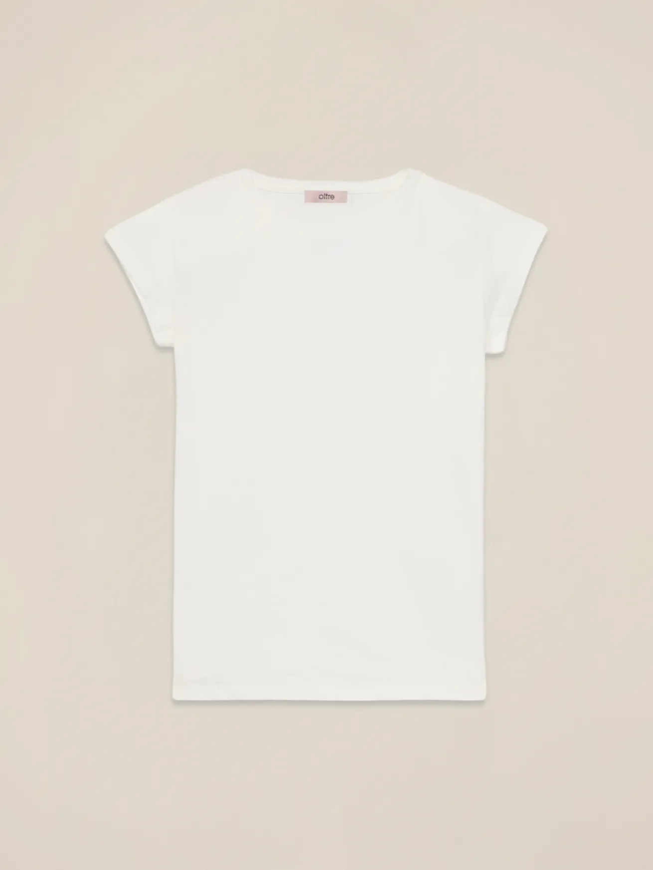 T-shirt con bandana e spilla