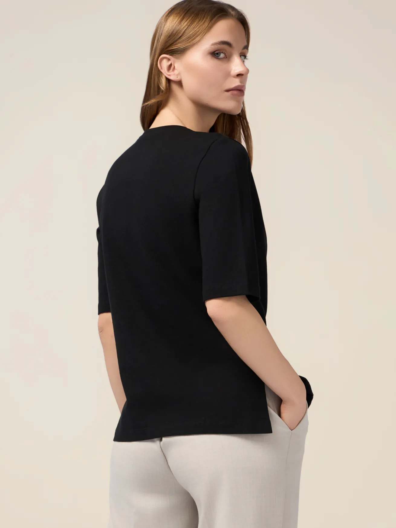 T-shirt con fiocco in strass