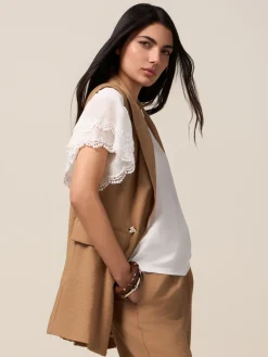 T-shirt con maniche smerlate