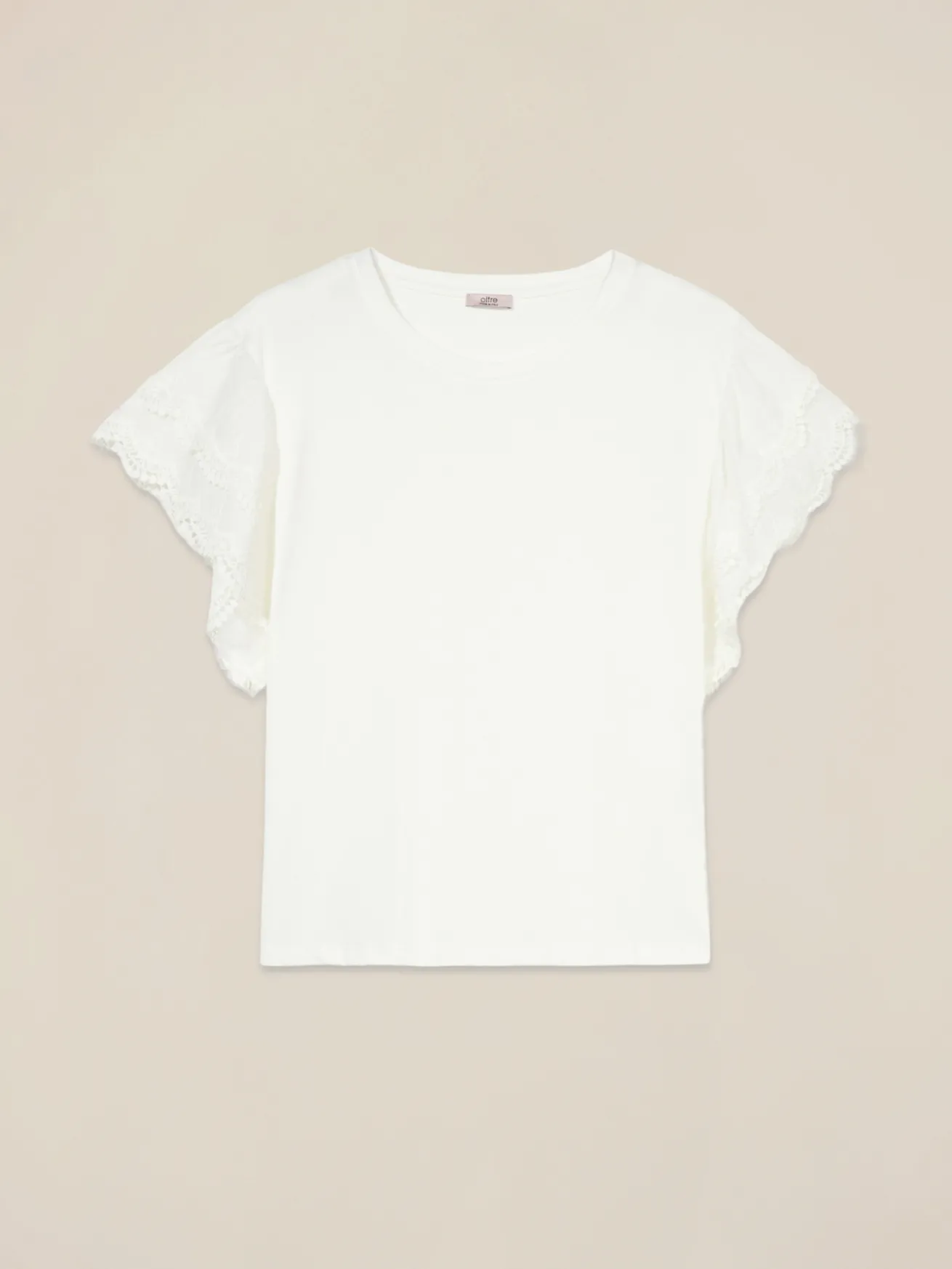 T-shirt con maniche smerlate