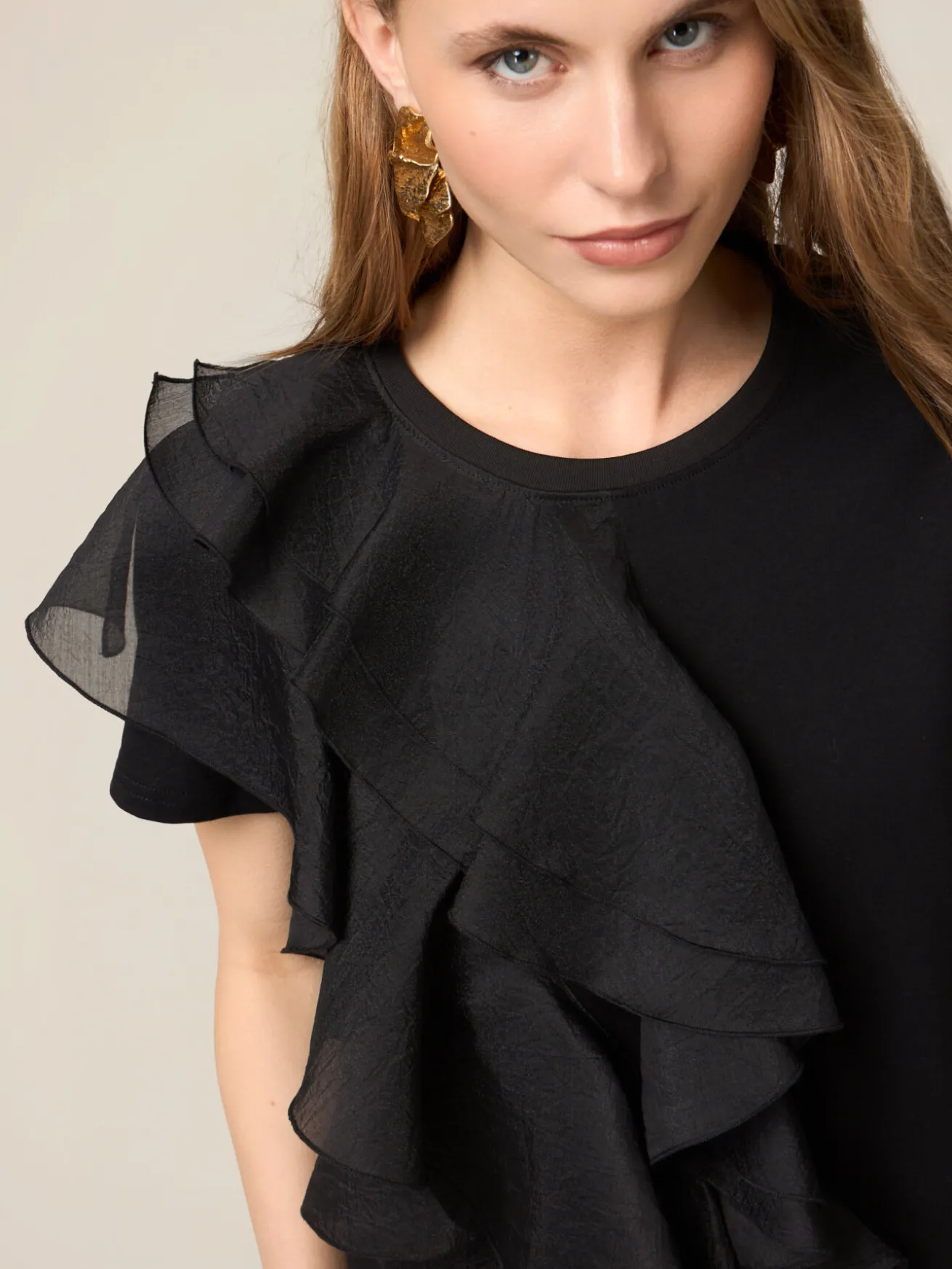 T-shirt con maxi volant