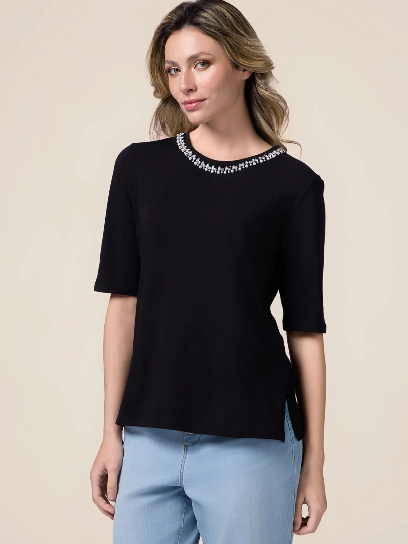 T-shirt con ricamo gioiello