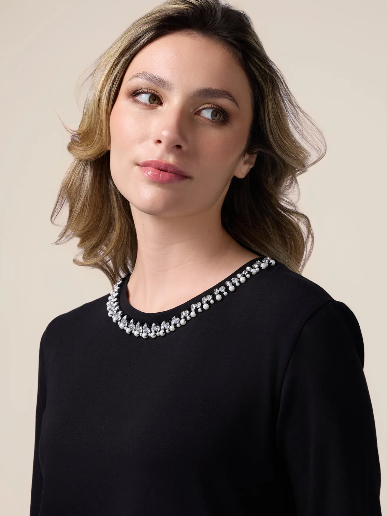 T-shirt con ricamo gioiello