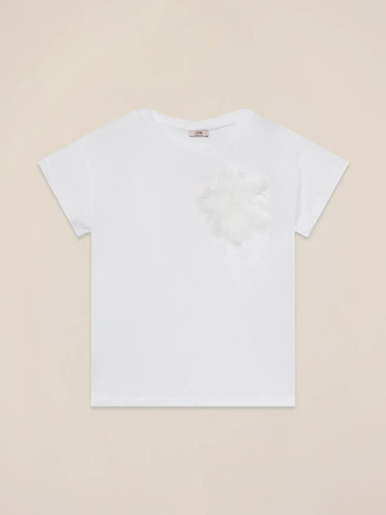 T-shirt con spilla a fiore
