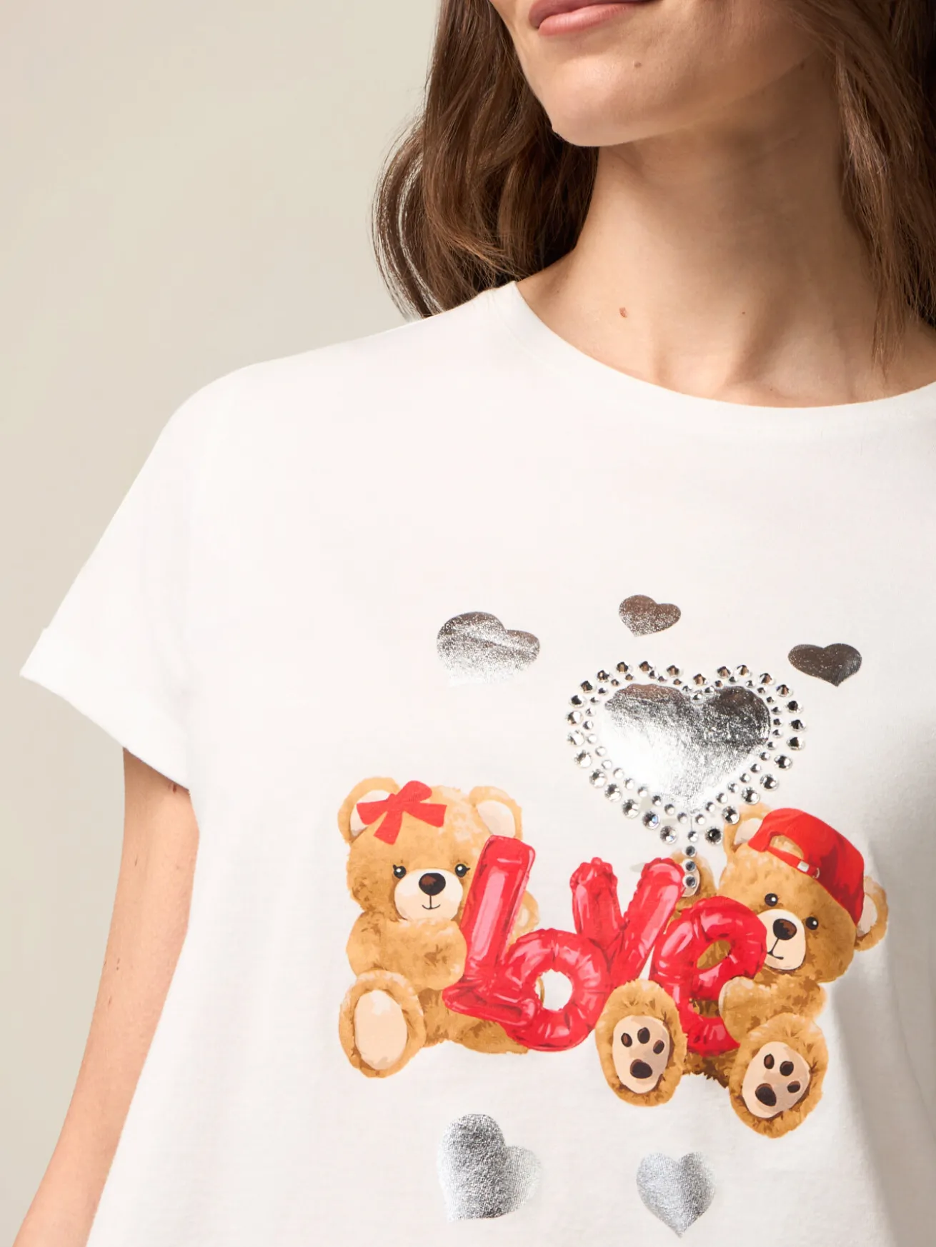T-shirt con stampa e applicazioni