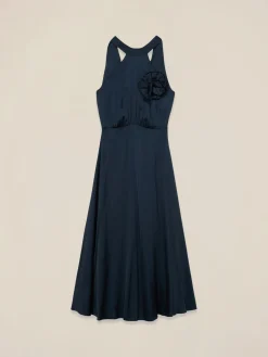 Vestito lungo in raso con spilla a fiore