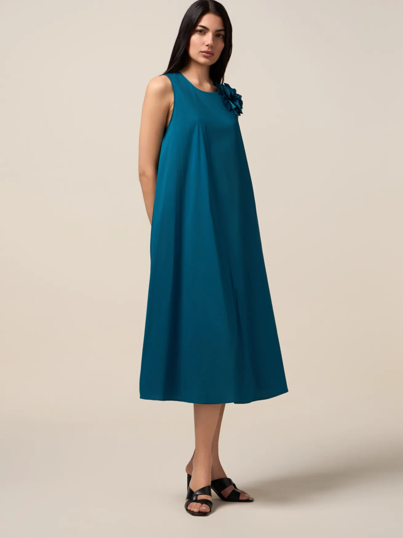 Vestito midi in popeline con spilla